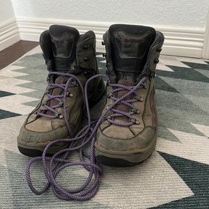 Lowa Renegade Women’s Hiking Boots size 9